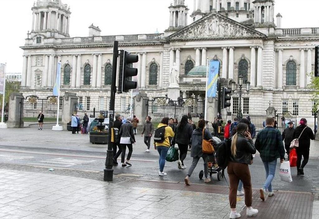 ÜLKEDE BAŞBAKAN İSTİFA ETTİ